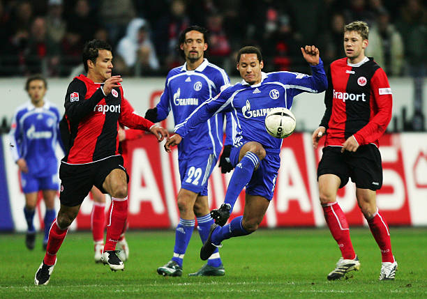 [图]于汉超传射 申花3-1逆转十人海港赢下上海德比.