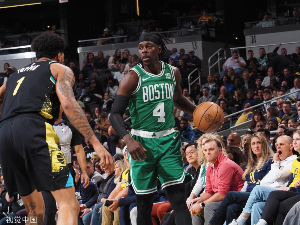 曝东契奇不希望詹姆斯离队！湖管亲赴欧洲为他助威 巨幅海报惹怒旧主